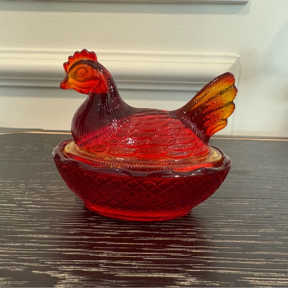 Vibrant Vintage Amberina Red Glass Hen on a Nest GLOWS - Picture 4 of 10